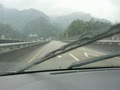 小雨の台湾北宜高速雪山トンネル坪林(台北)側入口